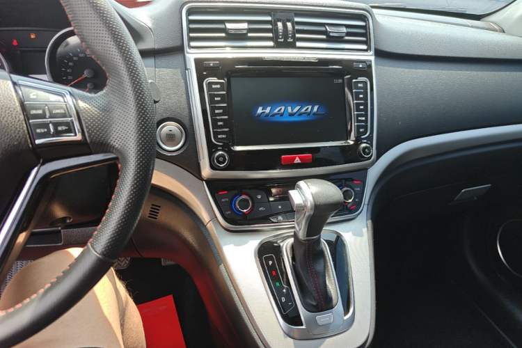 Used Haval M6 2017 1.5T Automatic Two-Wheel Drive Elite Model Audio And AC Panel