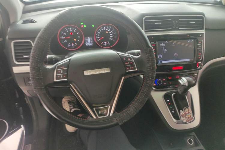 Used Haval M6 2017 1.5T Automatic Two-Wheel Drive Elite Model Center Console