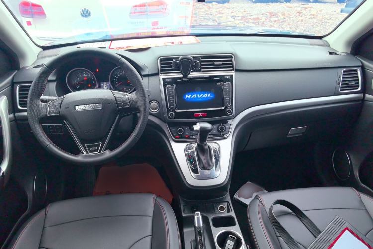 Used Haval M6 2017 1.5T Automatic Two-Wheel Drive Prestige Model Center Console