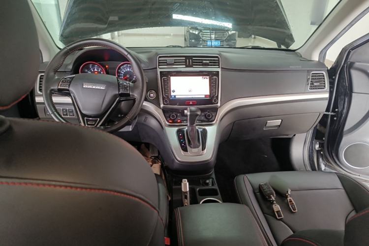 Used Haval M6 2017 1.5T Automatic Two-Wheel Drive Elite Model Center Console