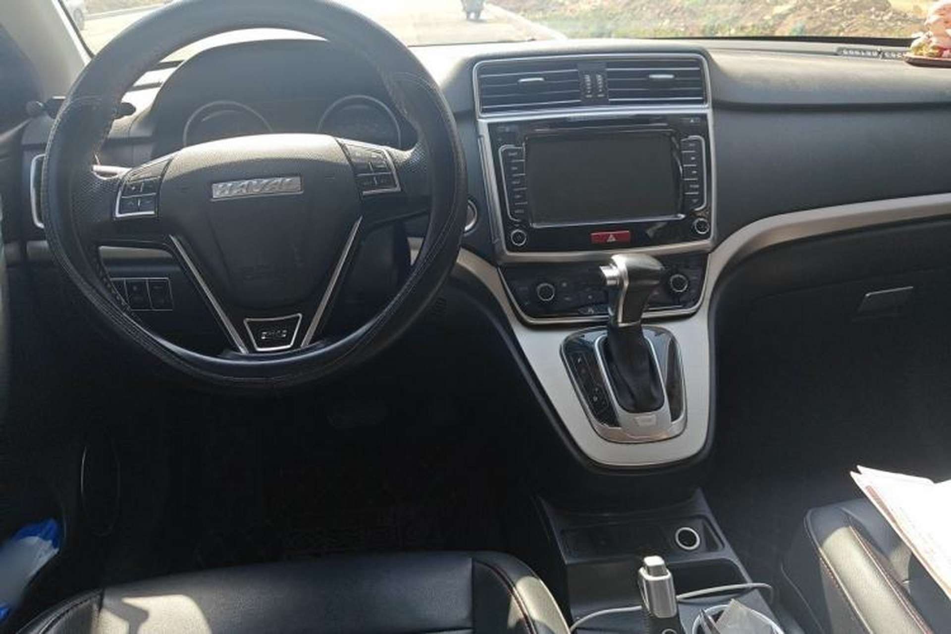 Used Haval M6 2017 1.5T Automatic Two-Wheel Drive Elite Model Center Console