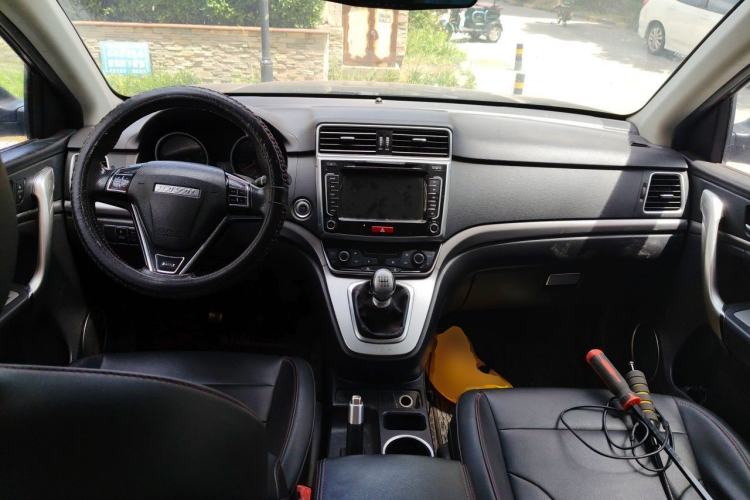Used Haval M6 2017 1.5T Manual Two-Wheel Drive Elite Model Center Console