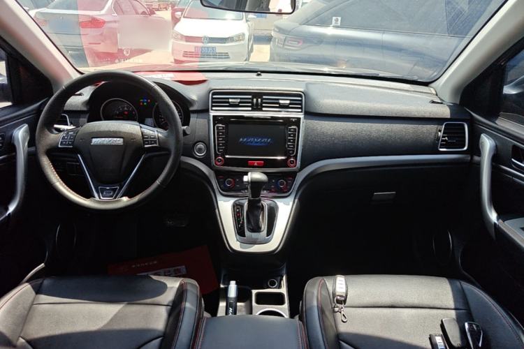Used Haval M6 2017 1.5T Automatic Two-Wheel Drive Elite Model Center Console