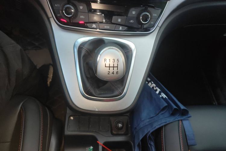 Used Haval M6 2017 1.5T Manual Two-Wheel Drive Elite Model Gear Lever