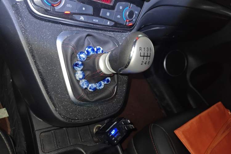 Used Haval M6 2017 1.5T Manual Two-Wheel Drive Elite Model Gear Lever