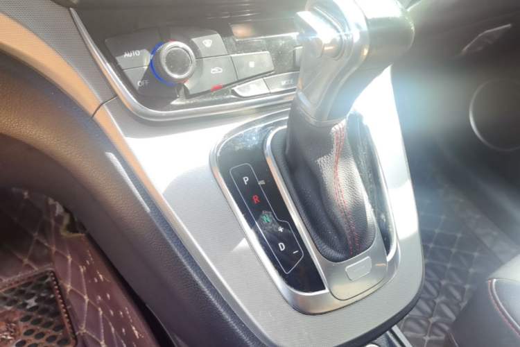 Used Haval M6 2017 1.5T Automatic Two-Wheel Drive Elite Model Gear Lever