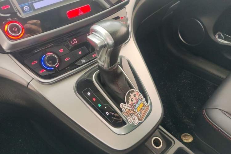 Used Haval M6 2017 1.5T Automatic Two-Wheel Drive Elite Model Gear Lever