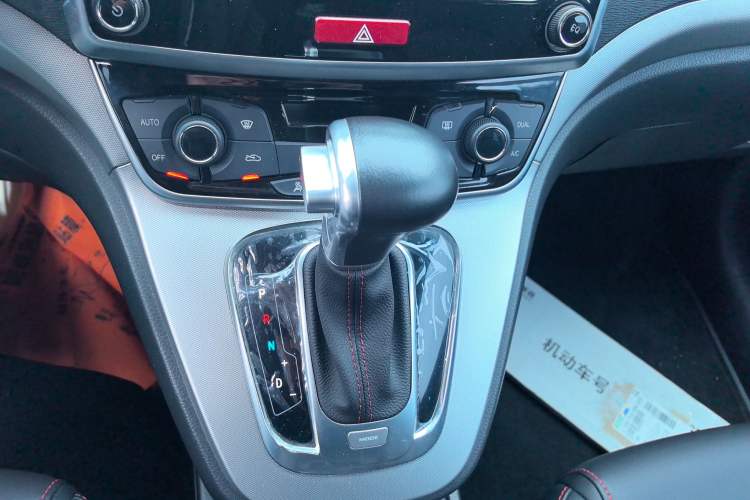 Used Haval M6 2017 1.5T Automatic Two-Wheel Drive Prestige Model Gear Lever