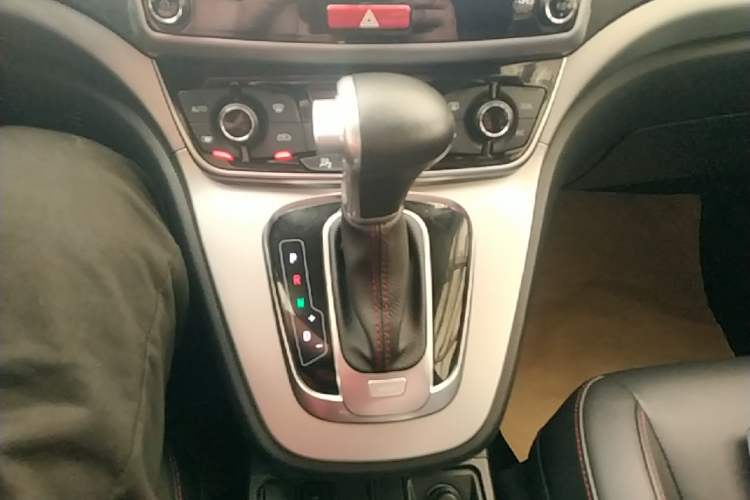 Used Haval M6 2017 1.5T Automatic Two-Wheel Drive Elite Model Gear Lever