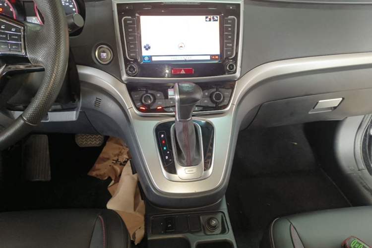 Used Haval M6 2017 1.5T Automatic Two-Wheel Drive Elite Model Gear Lever