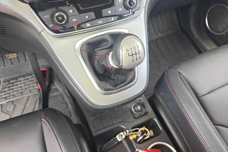 Used Haval M6 2017 1.5T Manual Two-Wheel Drive Elite Model Gear Lever