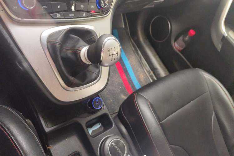 Used Haval M6 2017 1.5T Manual Two-Wheel Drive Elite Model Gear Lever