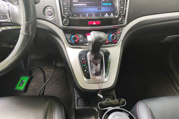 Used Haval M6 2017 1.5T Automatic Two-Wheel Drive Elite Model Gear Lever