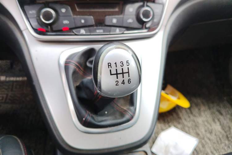 Used Haval M6 2017 1.5T Manual Two-Wheel Drive Elite Model Gear Lever