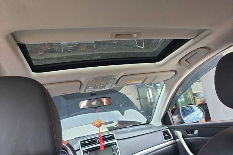 Used Haval M6 2017 1.5T Manual Two-Wheel Drive Elite Model Headliner