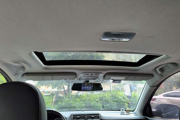 Used Haval M6 2017 1.5T Automatic Two-Wheel Drive Elite Model Headliner