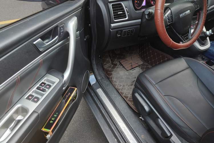 Used Haval M6 2017 1.5T Manual Two-Wheel Drive Elite Model Interior 3