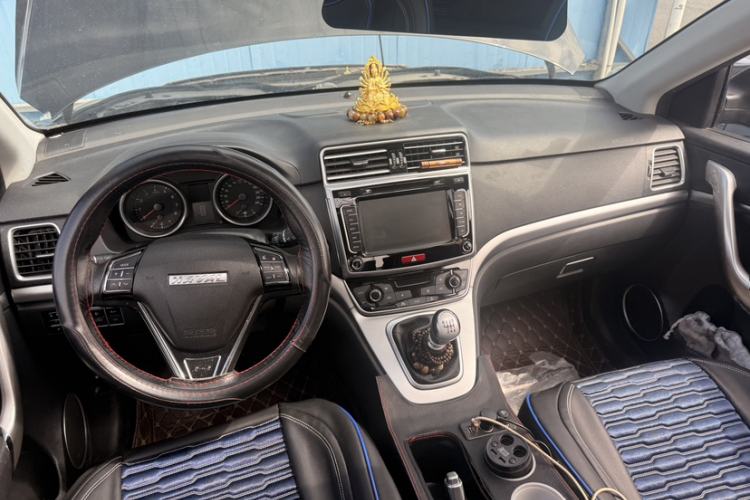 Used Haval M6 2017 1.5T Manual Two-Wheel Drive Elite Model Interior 3