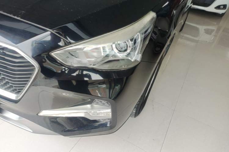 Used Haval M6 2017 1.5T Automatic Two-Wheel Drive Elite Model Left Front Headlight