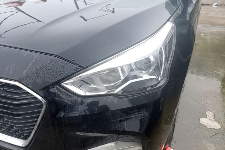 Used Haval M6 2017 1.5T Automatic Two-Wheel Drive Elite Model Left Front Headlight