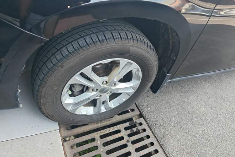 Used Haval M6 2017 1.5T Manual Two-Wheel Drive Elite Model Left Front Wheel Hub