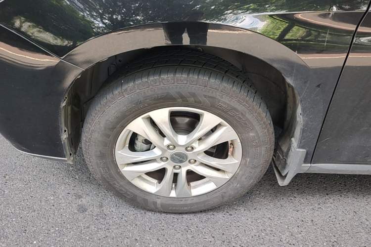 Used Haval M6 2017 1.5T Automatic Two-Wheel Drive Elite Model Left Front Wheel Hub