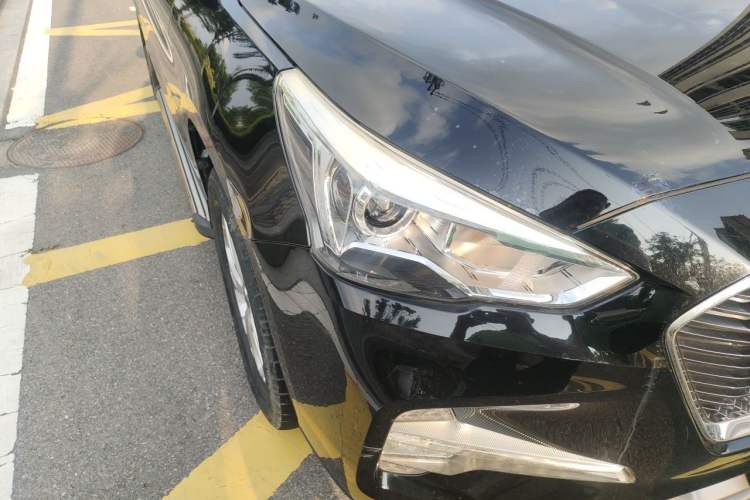 Used Haval M6 2017 1.5T Automatic Two-Wheel Drive Elite Model Right Front Headlight