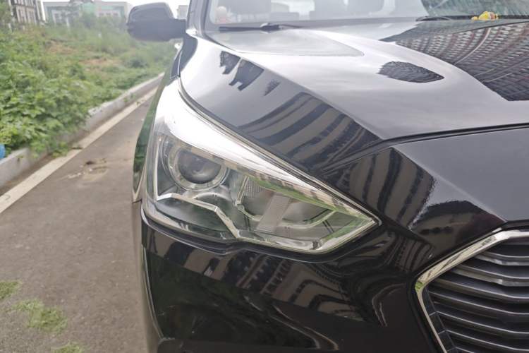 Used Haval M6 2017 1.5T Automatic Two-Wheel Drive Elite Model Right Front Headlight