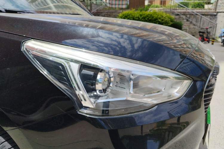 Used Haval M6 2017 1.5T Manual Two-Wheel Drive Elite Model Right Front Headlight