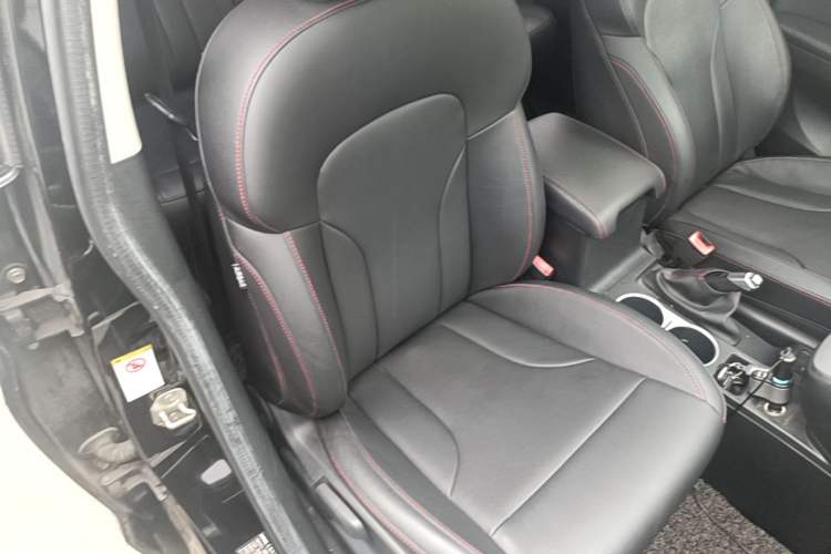 Used Haval M6 2017 1.5T Automatic Two-Wheel Drive Elite Model Right Front Seat