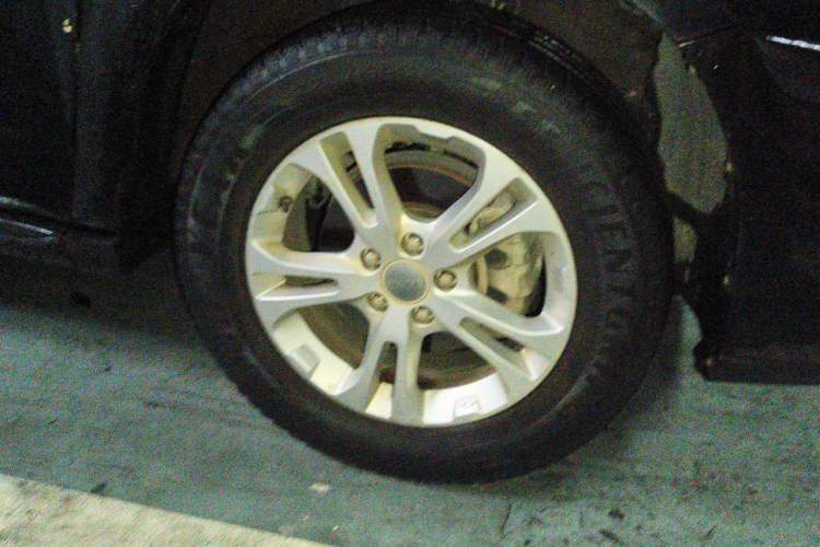 Used Haval M6 2017 1.5T Automatic Two-Wheel Drive Prestige Model Right Front Wheel Hub