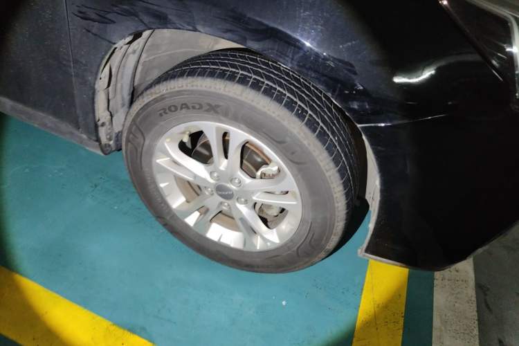 Used Haval M6 2017 1.5T Automatic Two-Wheel Drive Elite Model Right Front Wheel Hub