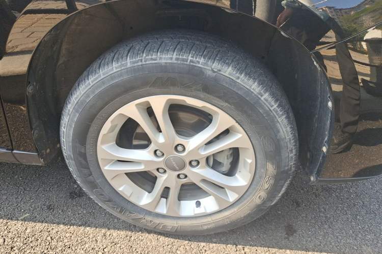 Used Haval M6 2017 1.5T Automatic Two-Wheel Drive Urban Model Right Front Wheel Hub