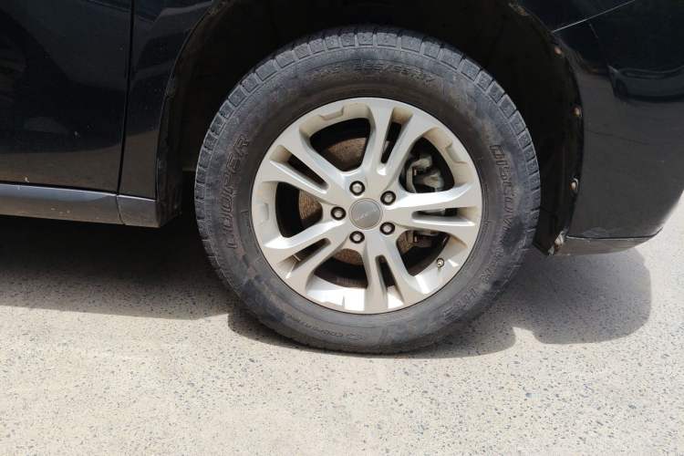 Used Haval M6 2017 1.5T Manual Two-Wheel Drive Elite Model Right Front Wheel Hub