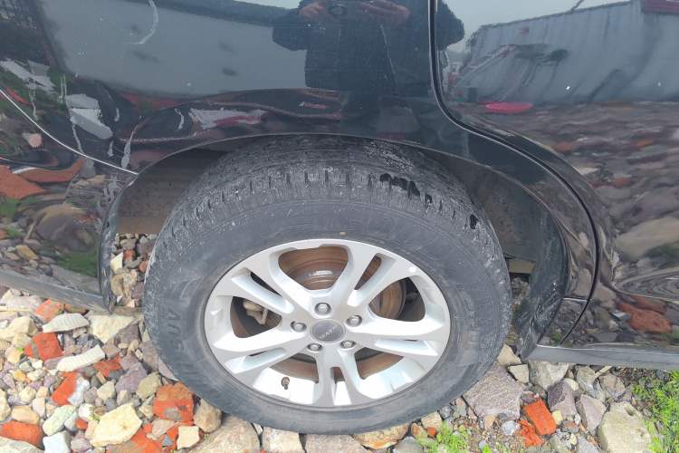 Used Haval M6 2017 1.5T Automatic Two-Wheel Drive Prestige Model Right Rear Wheel Hub