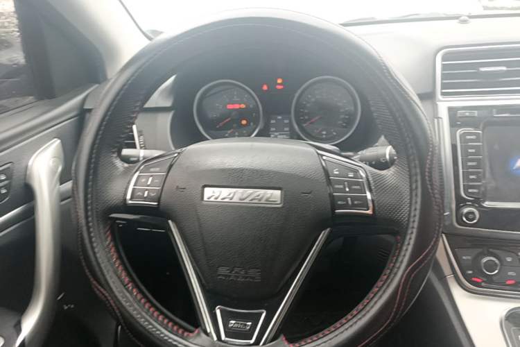 Used Haval M6 2017 1.5T Automatic Two-Wheel Drive Elite Model Steering Wheel