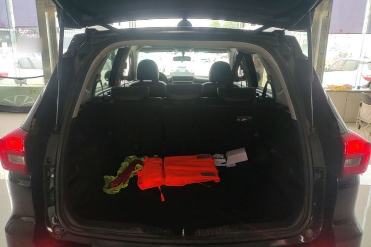 Used Haval M6 2017 1.5T Automatic Two-Wheel Drive Elite Model Trunk