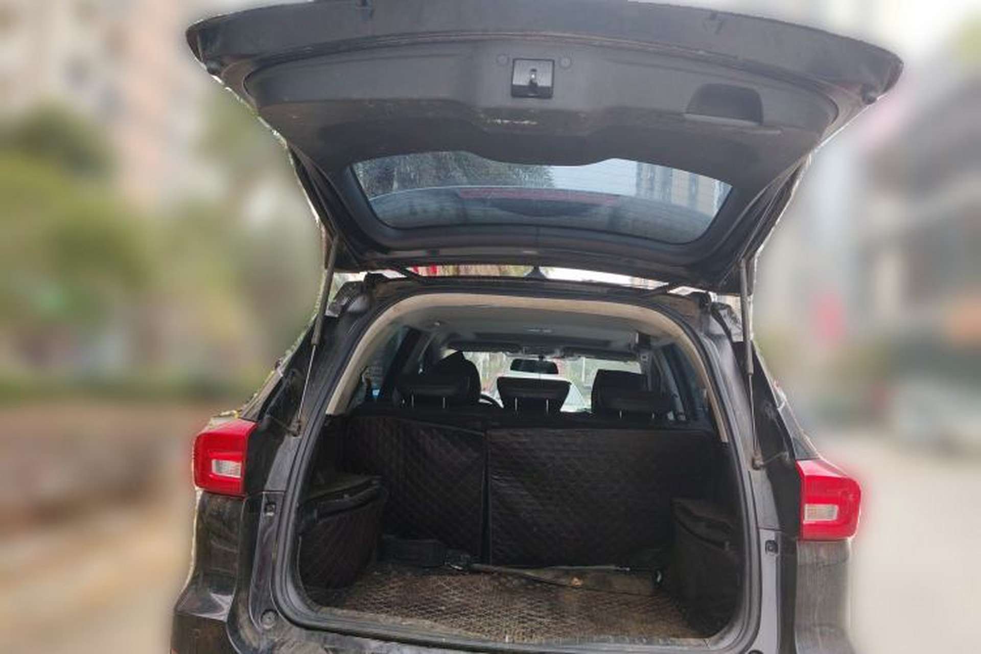 Used Haval M6 2017 1.5T Automatic Two-Wheel Drive Elite Model Trunk