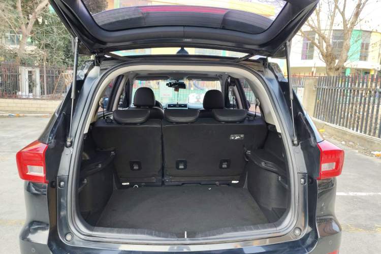 Used Haval M6 2017 1.5T Automatic Two-Wheel Drive Elite Model Trunk