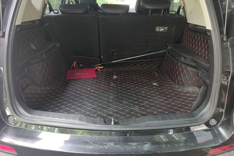 Used Haval M6 2017 1.5T Automatic Two-Wheel Drive Elite Model Trunk