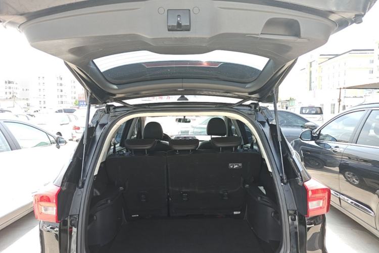 Used Haval M6 2017 1.5T Automatic Two-Wheel Drive Elite Model Trunk