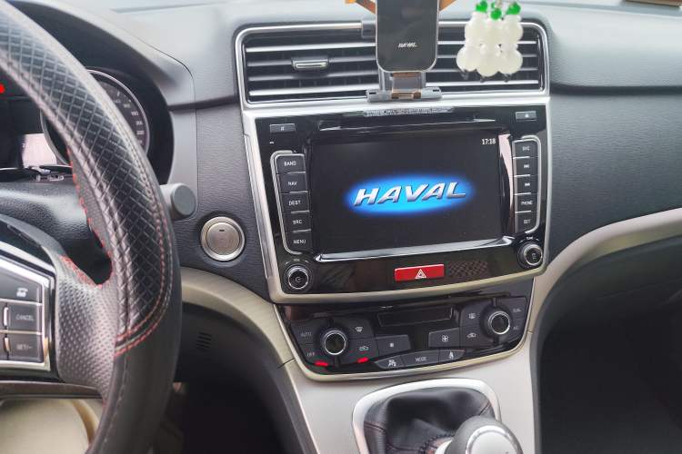 Used Haval M6 2017 1.5T Manual Two-Wheel Drive Elite Model Audio And AC Panel