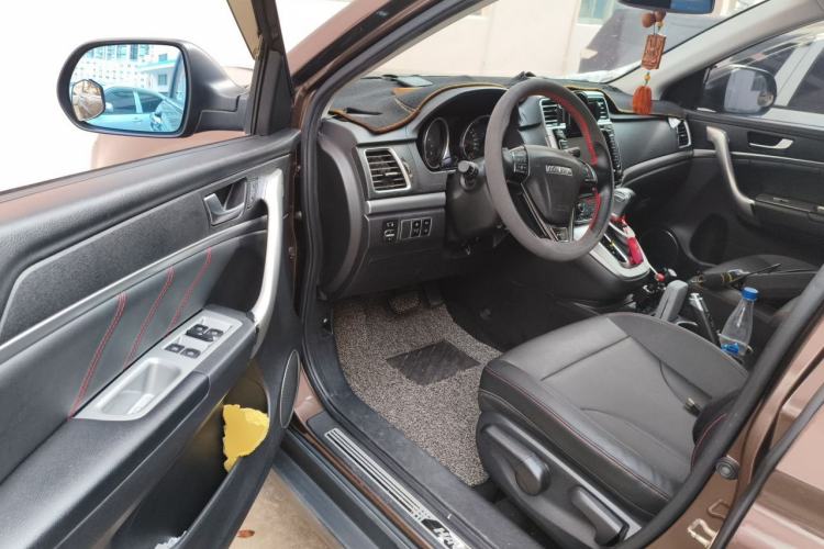 Used Haval M6 2017 1.5T Automatic Two-Wheel Drive Elite Model Driver Seat