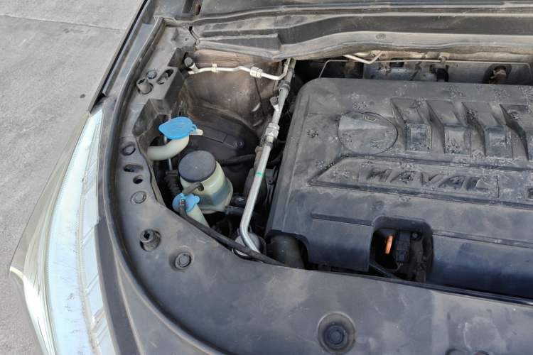 Used Haval M6 2017 1.5T Automatic Two-Wheel Drive Elite Model Engine Bay Right