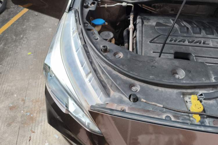 Used Haval M6 2017 1.5T Automatic Two-Wheel Drive Elite Model Engine Bay Right