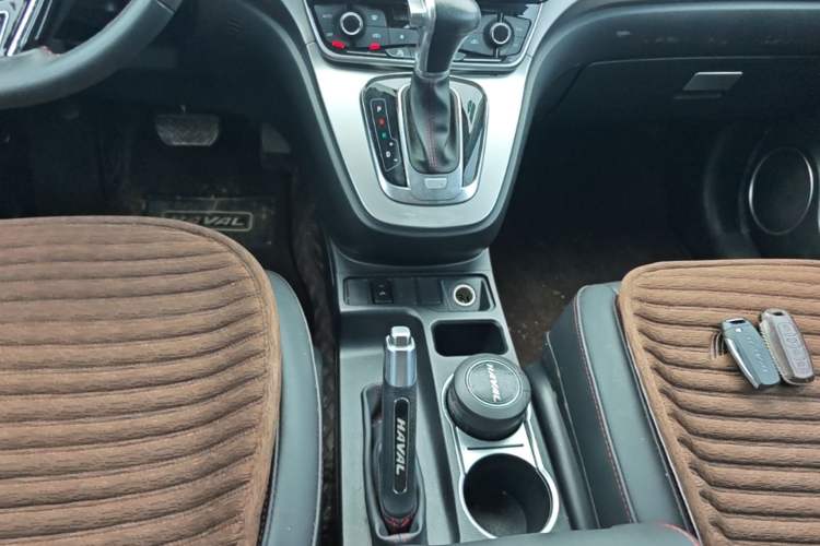 Used Haval M6 2017 1.5T Automatic Two-Wheel Drive Elite Model Gear Lever