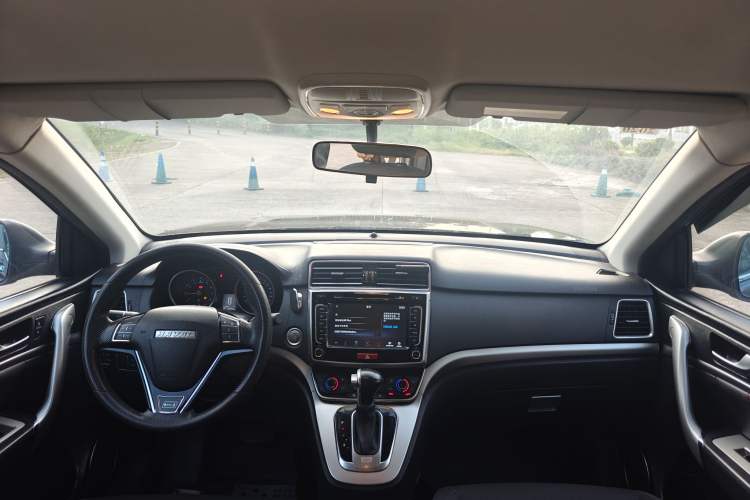 Used Haval M6 2017 1.5T Automatic Two-Wheel Drive Elite Model Interior 1