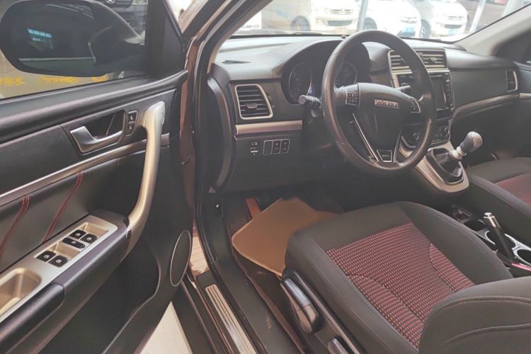 Used Haval M6 2017 1.5T Manual Two-Wheel Drive Urban Version Interior 2
