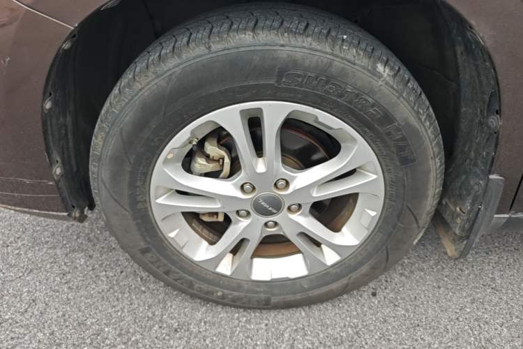 Used Haval M6 2017 1.5T Automatic Two-Wheel Drive Elite Model Left Front Wheel Hub