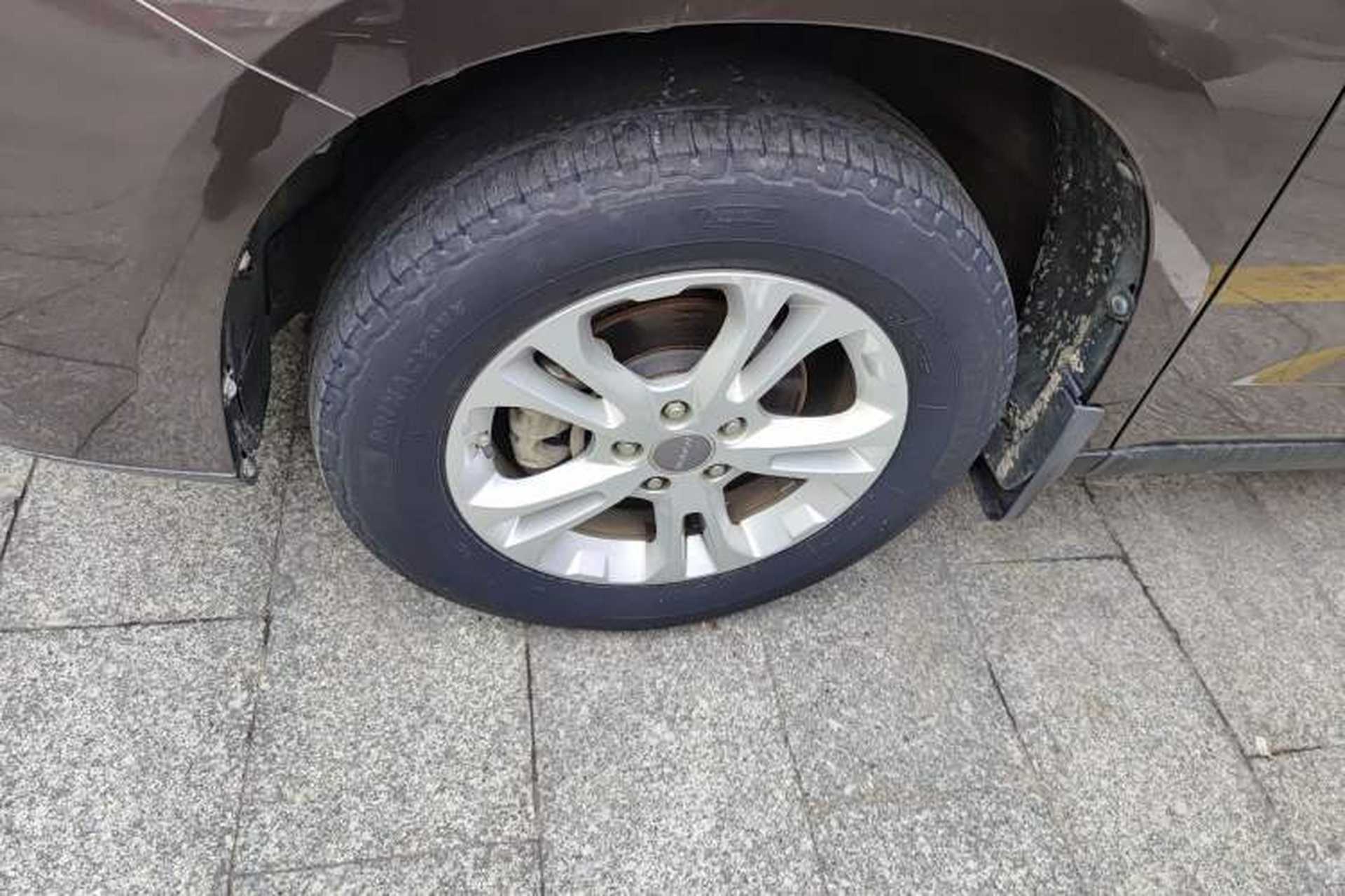 Used Haval M6 2017 1.5T Automatic Two-Wheel Drive Elite Model Left Front Wheel Hub